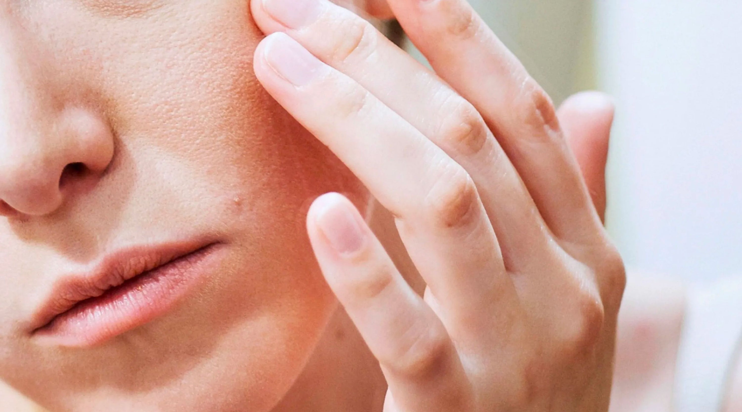 Face & Eyelid Eczema: Symptoms & Prevention